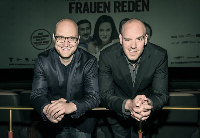 Die Produzenten Produzenten Björn Birg und Henrik Regel (von links nach rechts) präsentieren die Filmpremiere "WMÜFR". (Foto: Rolf G. Wackenberg