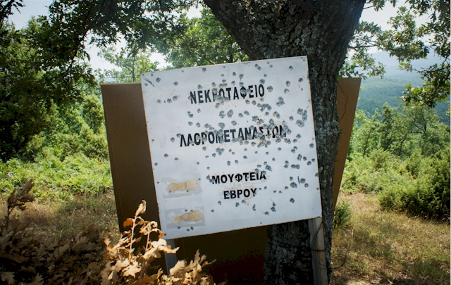 Massengrab mit 200 Flüchtlingen im griechischen Hinterland (Sidiro). (Foto: Marily Stroux) 